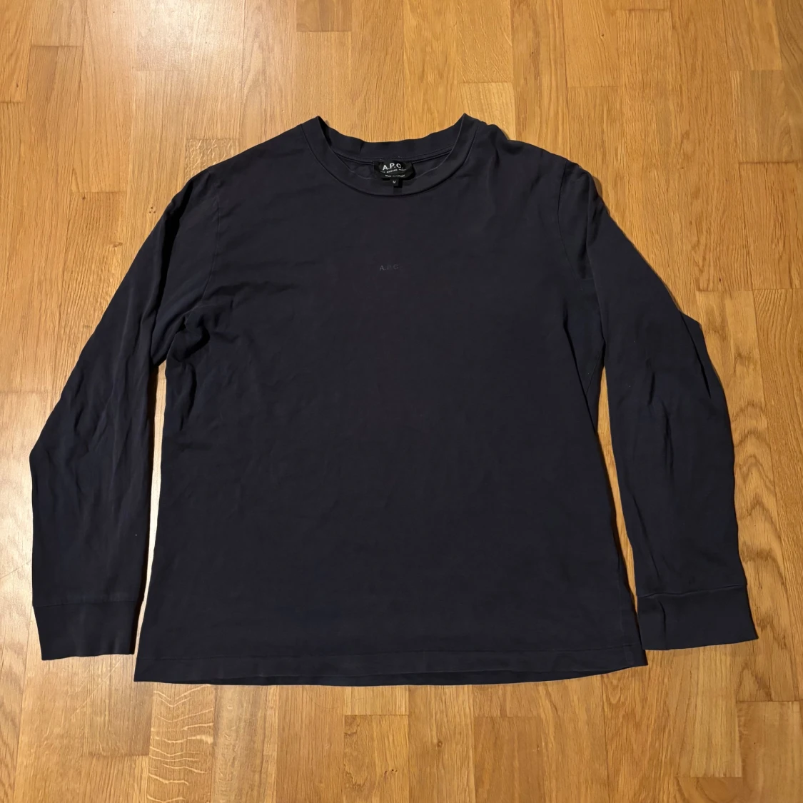 Mörkblå långärmad tröja från A.P.C.