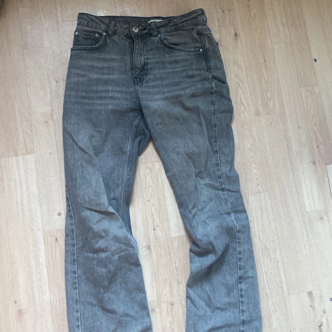 Grå bootcut jeans