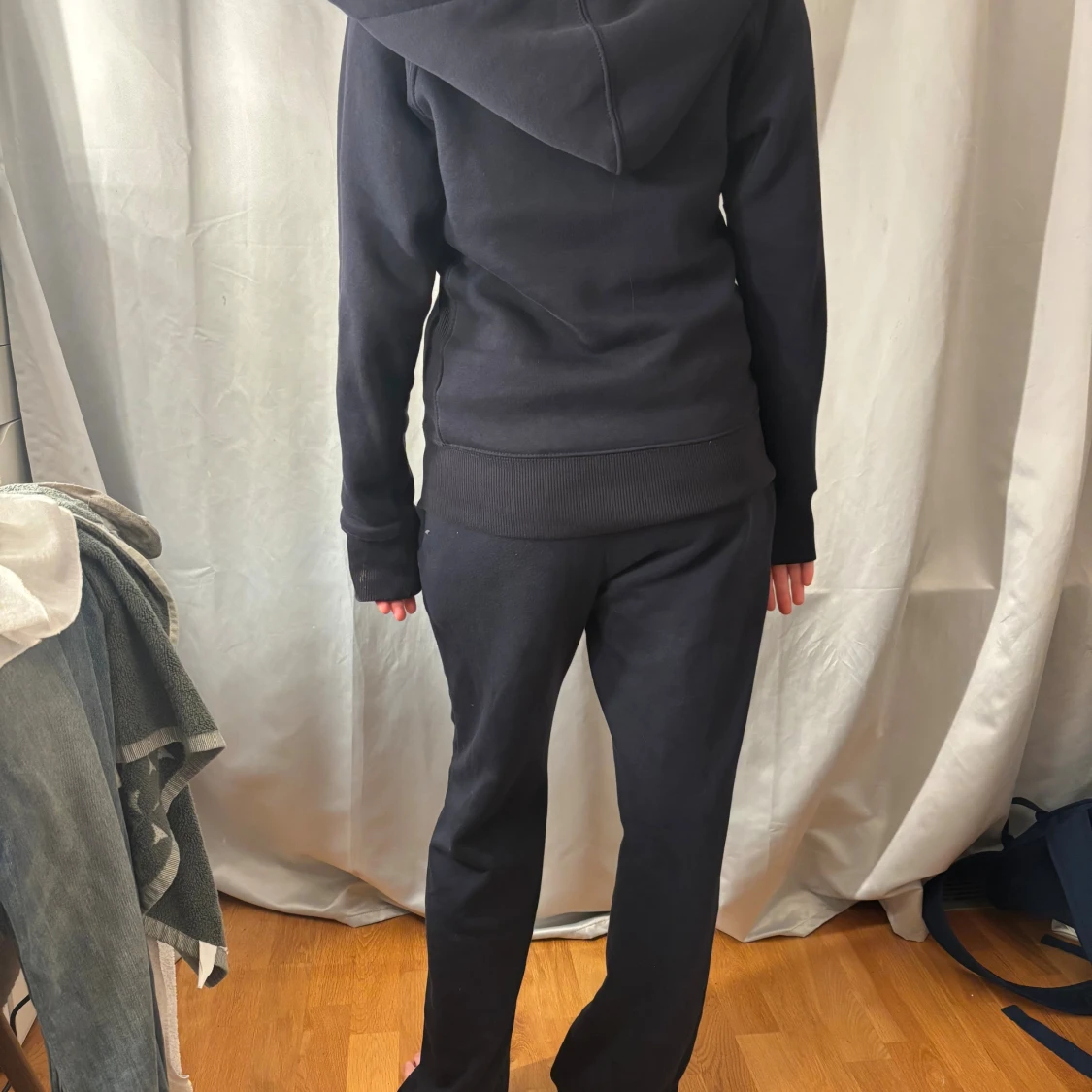 Mörkblå hoodie och mjukis byxor från russemerch  - 4