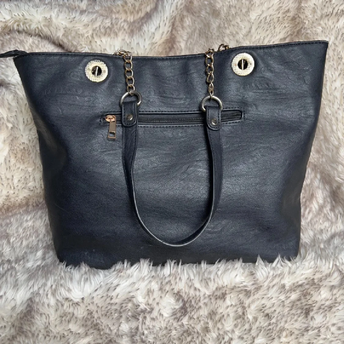 Svart quiltad axelväska med kedjedetaljer - 2