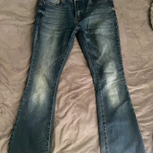 Blå bootcut jeans från GC - Snygga blå bootcut jeans från GC. Pris kan diskuteras vid snabb affär