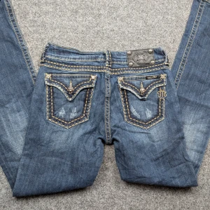 Miss Me Jeans Bootcut Flare 29 utsvängd Y2k 2000s Grisch emo alt - Ovanliga miss me jeans Längd 100cm innerben 80cm gren till midja 20cm midja 37cm 