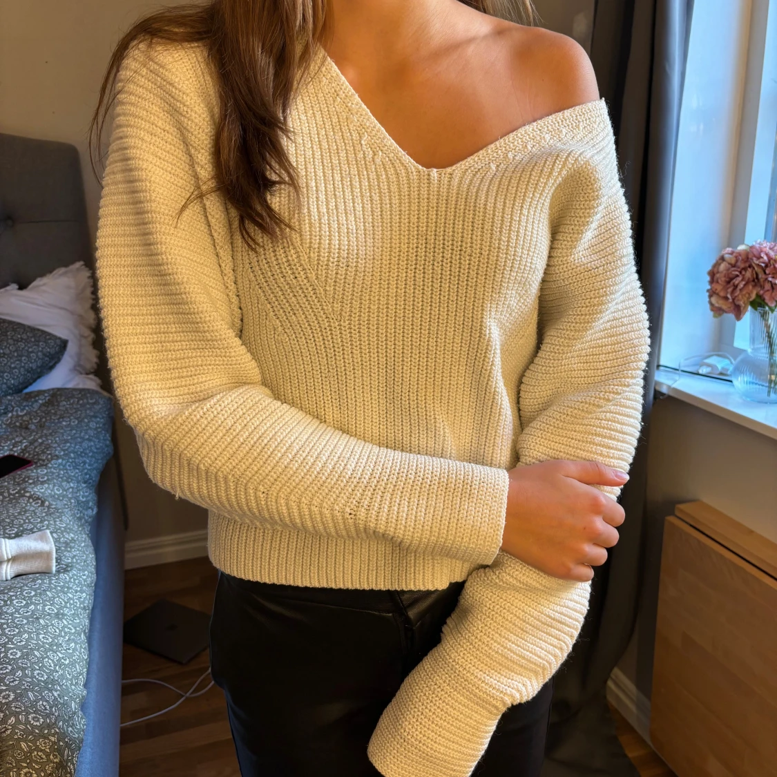 Vit stickad v-ringad tröja H&M - 1