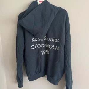Acne studios hoodie - Otroligt snygg hoodie från Acne Studios i unikt bra skick! - storlek S men passar M - oversized design - skriv för mer bilder eller vid frågor 🙏