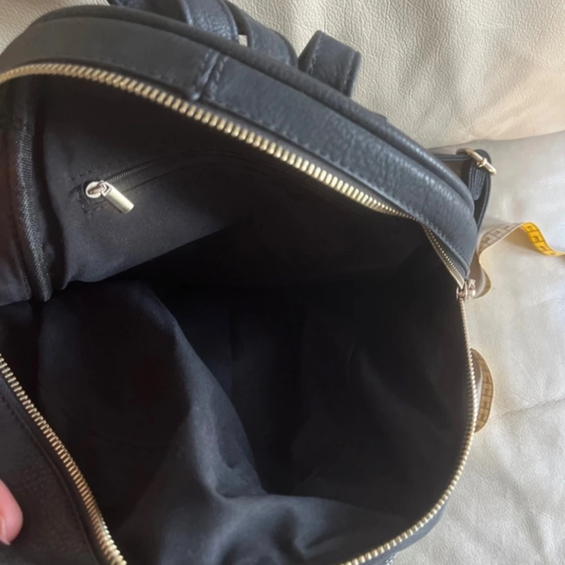 Svart ryggsäck från Michael Kors - 2