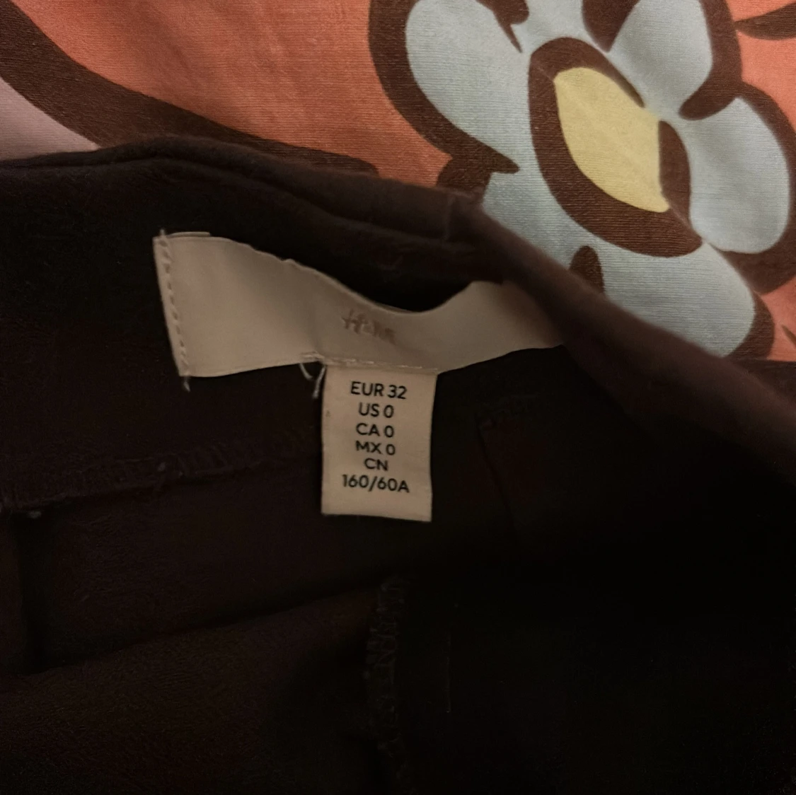 Svart kortkjol med snörningsdetaljer H&M - 2