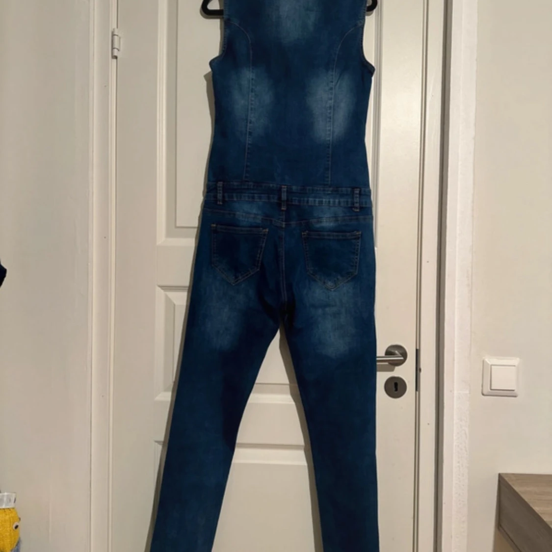 Ärmlös jeans jumpsuit med knappar - 3