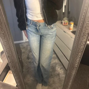 Jeans - Ljusblå jeans ifrån Gina i modellen Perfect jeans🤍 stl 32
