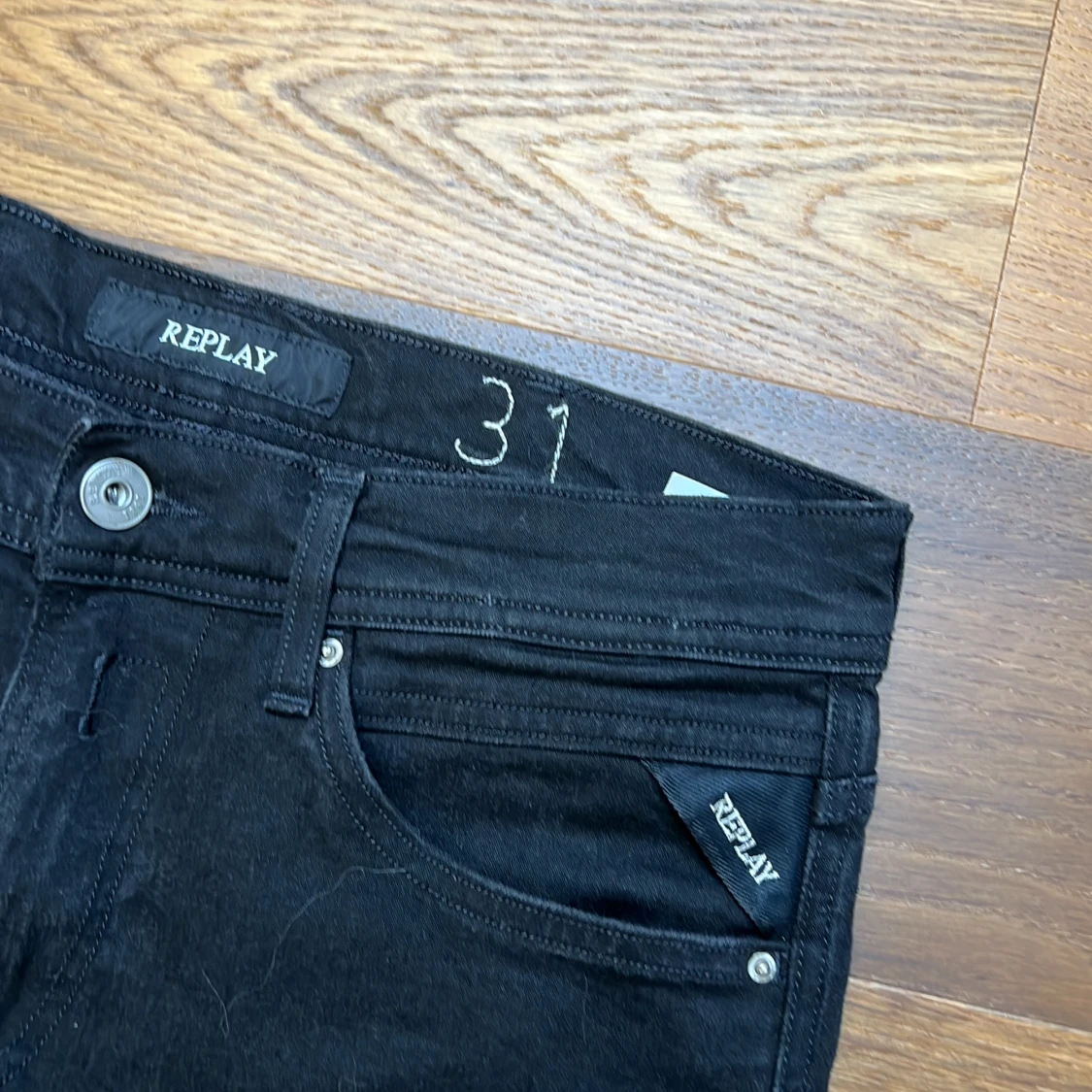 Svarta Replay jeans - 1