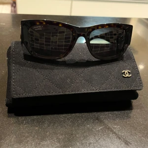 Solglasögon  - Nyskick och har aldrig använts. (Äkta)