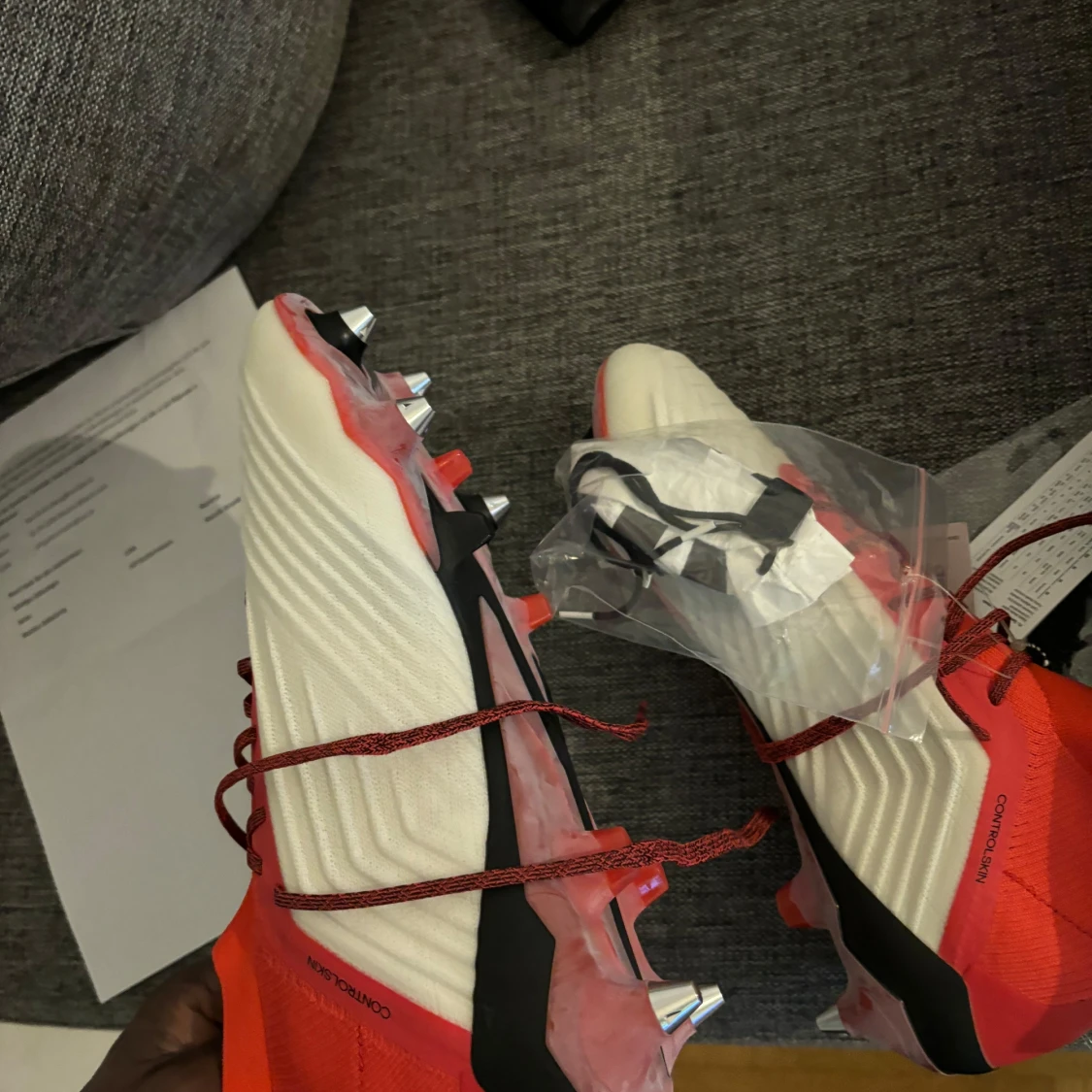 Rödvita fotbollsskor med dobbar - 92