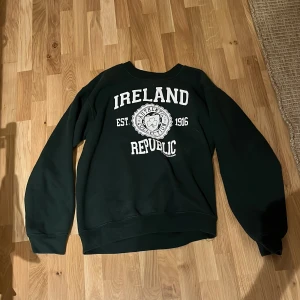 Grön Sweatshirt - Bra skick