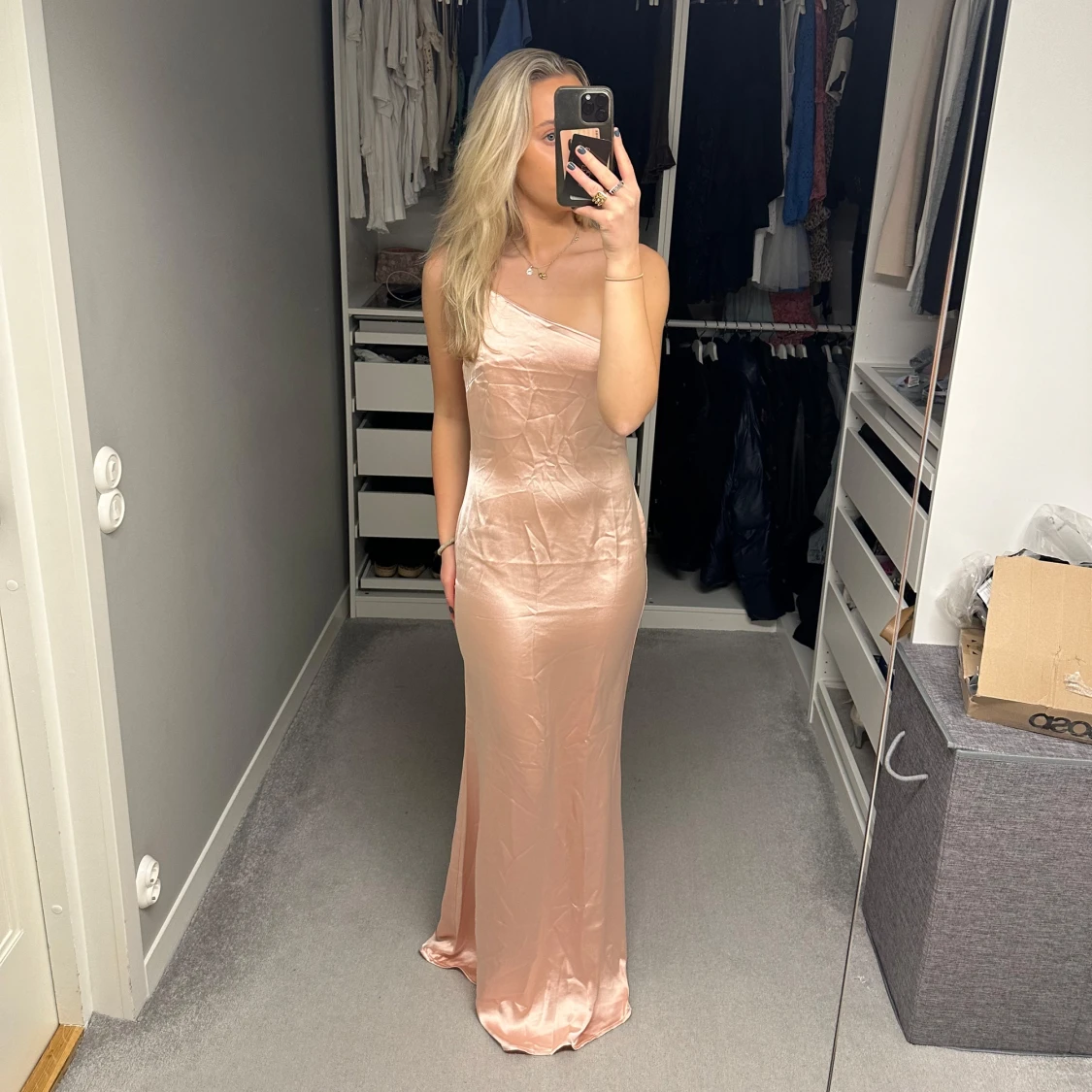 Oanvänd Balklänning