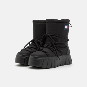 Tommy jeans hybrid boot - Köpta 1 oktober, använda kort stund 1 gång! Helt nya! 