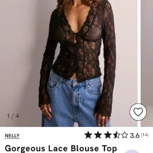 Spets topp - Säljer denna populär toppen i spets från Nelly strl Xs, ena knappen har lossat så sytt fast den, inget man ser eller tänker på! Skickar fler bilder privat om man vill. Helt ny och endast testad, slutsåld på hemsidan, priset går att diskuteras 🤎