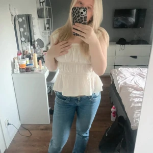 Ltb jeans!! - !!LÅNADE BILDER!! Ltb jeans i modellen Valerie. Lågmidjade, bootcut. Lite slitna längst ner. Storlek 30x36. Var lite sliten vid midjan innan men har fixat det så det syns knappt. Skriv privat för fler frågor. Väldigt snygga!!