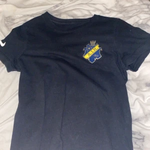 aik tröja - svart med nike märke på ärmen 