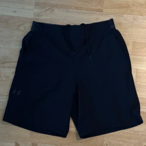 Under Armour träningsshorts  - Under Armour träningsshorts - L