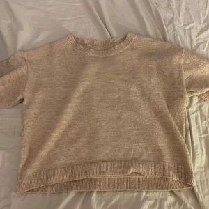 Stickad t shirt  - Superfin!! Använd men inga slitage ❤️I storlek XL men passar till M, är ganska kort i magen ❤️