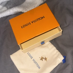Louis Vuitton Iconic örhängen  - Säljer mina lv 
