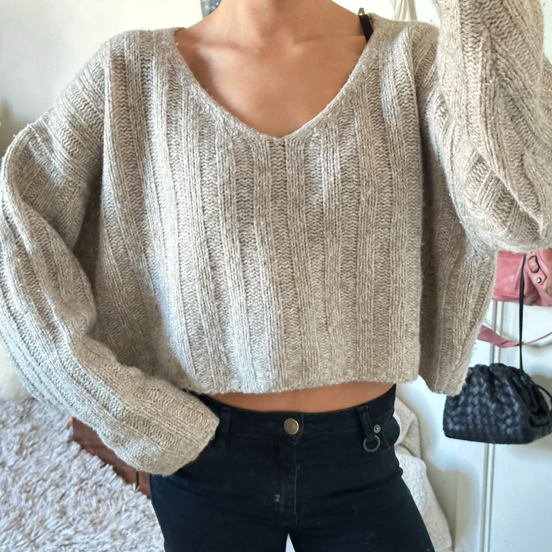 Beige stickad croppad tröja