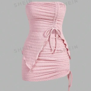 Rosa set - Det från shein med en topp och kjol 🩷 färgen är lite mörkare i verkligheten, se bilder 