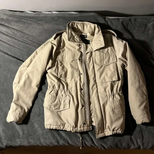 Aspesi field jacka - Go jacka skick, 7,5/10. Hör av er vid frågor och funderingar