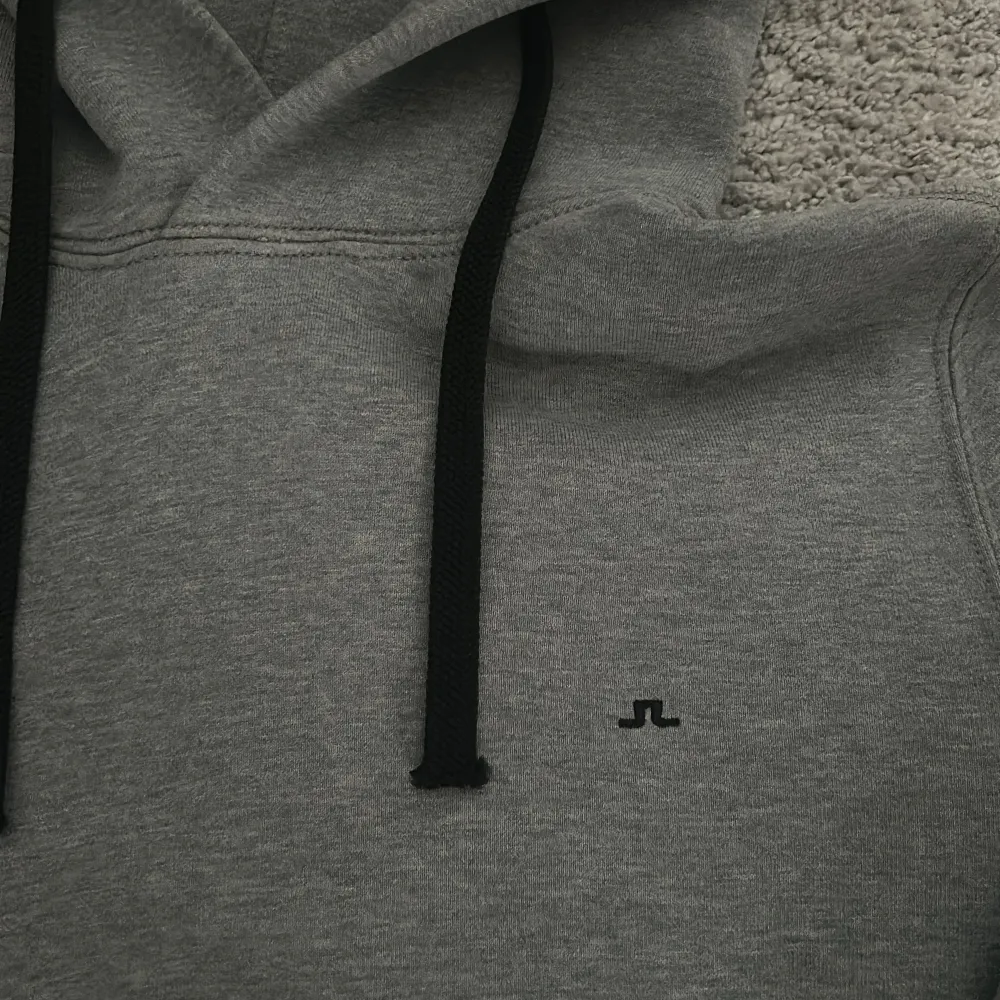 Säljer nu en riktigt fet j Lindberg hoodie som är för liten för mig jätte fint skick. Storlek S! Skriv om ni har några funderingar!. Hoodies.