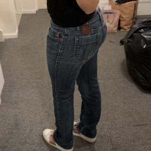 Miss Sixty jeans - Lågmidjade jeans från Miss Sixty, super snygga!! midjemått: 38cm innerbenslängd: 77cm inga defekter💗