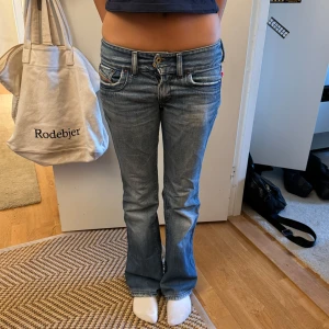 Diesel jeans  - Skitsnygga diesel jeans!!!!  Storlek 34/36