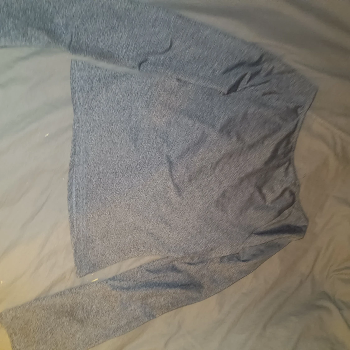 Grå långärmad tröja med tryck - 90