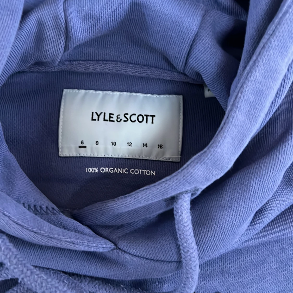 Blå hoodie från Lyle & Scott - 91