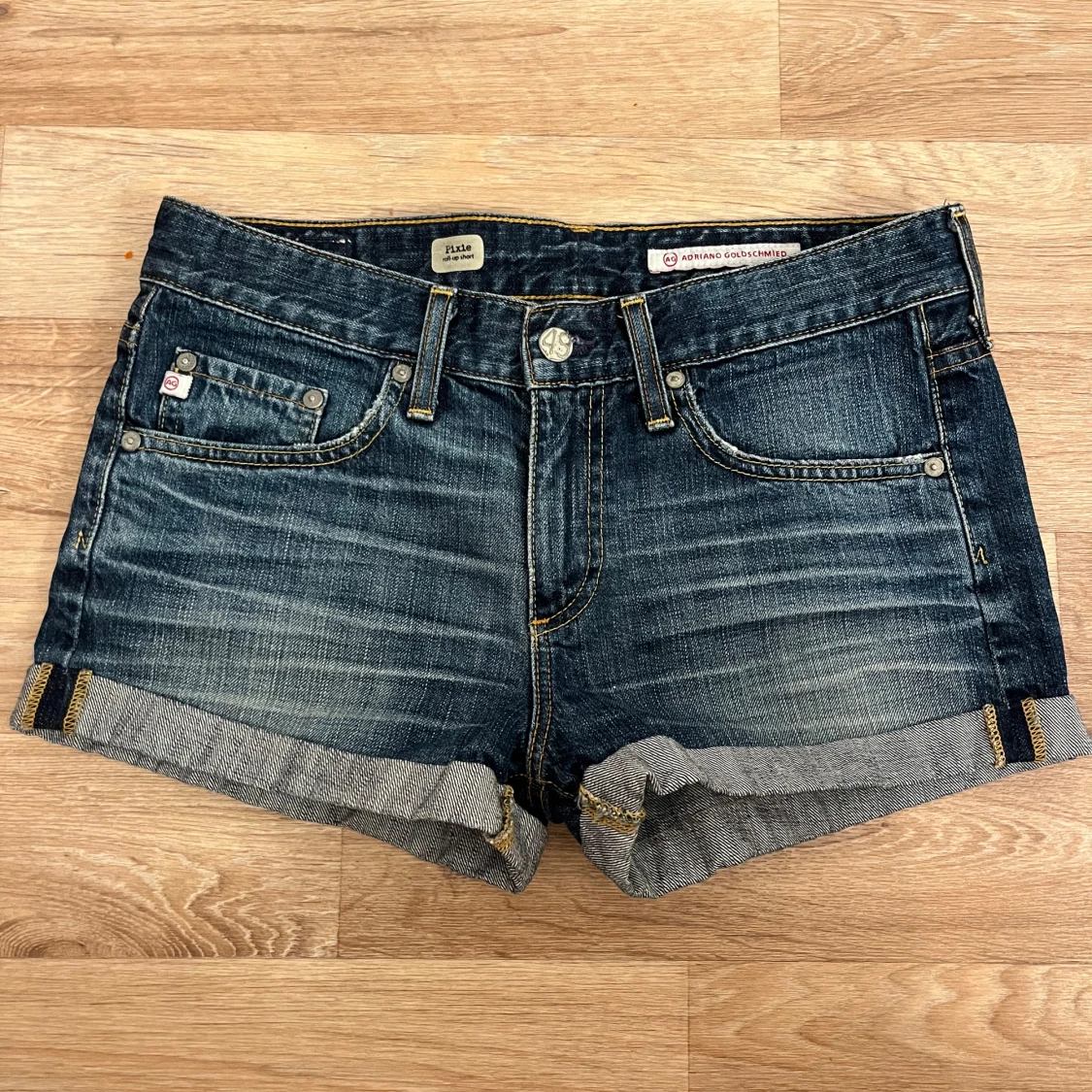 Lågmidjade Jeansshorts från AG Adriano Goldschmied - 90