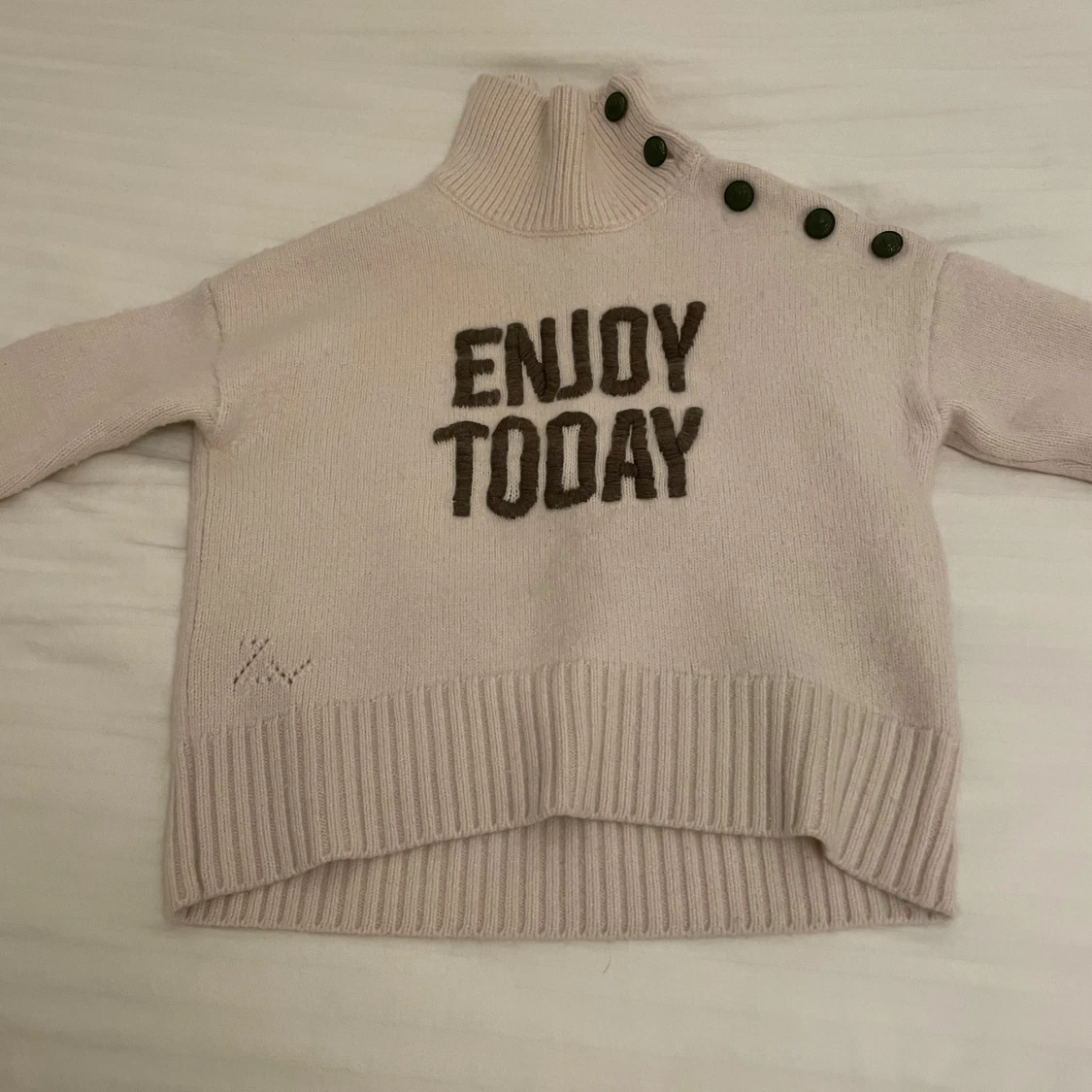 Beige stickad tröja från Zadig & Voltaire