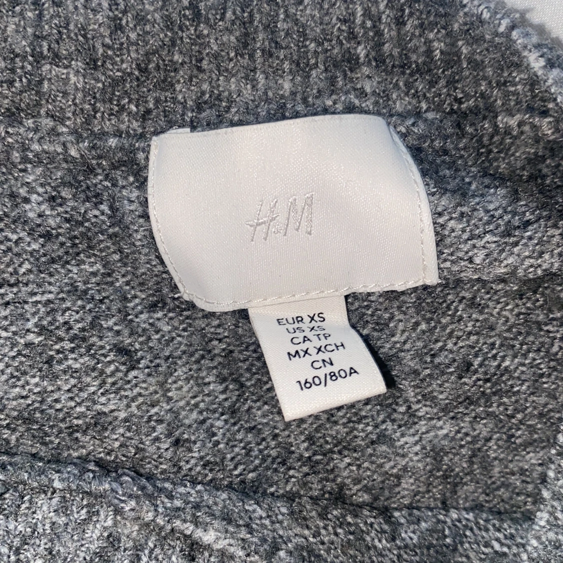 Grå stickad tröja från H&M - 92