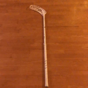 Oxdog senare Hes 27 left - Säljer en Oxdog i längden 96 cm.  Det är ett FSL blad på den.   Skriv om du har en fundering