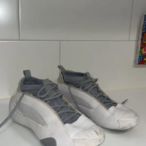 Harden vol 8 - Jag säljer mina harden vol 8 för de kommer inte till användning. Greppet är riktigt grymt och de är inte använda överdrivet mycket. Kontakta gärna vid frågor!
