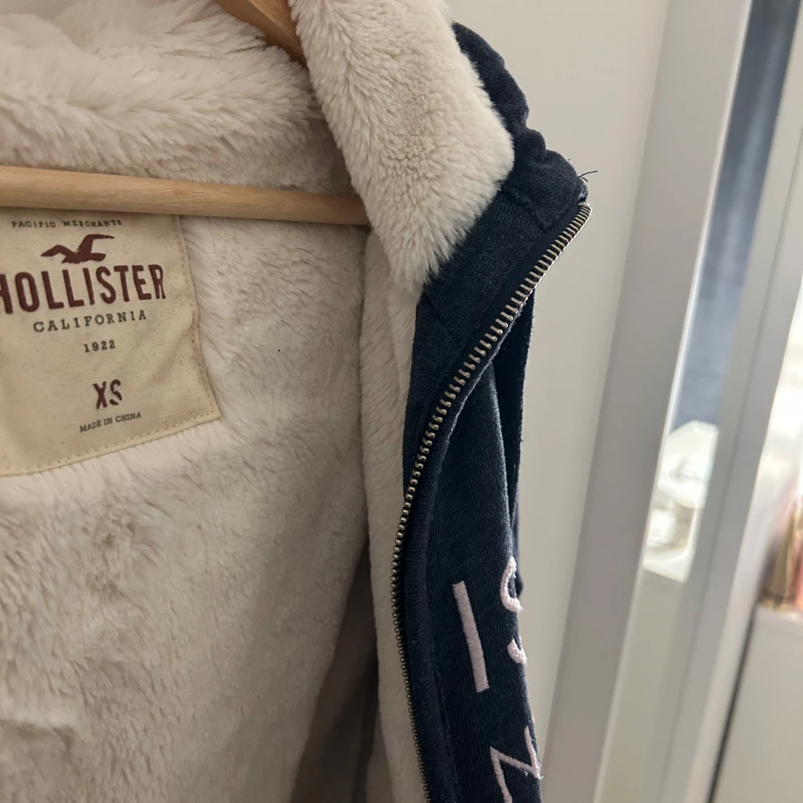 Mysig & mjuk kofta från Hollister - 90
