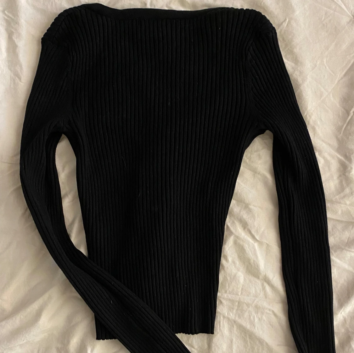 Svart ribbad kofta med stenar från H&M - 92