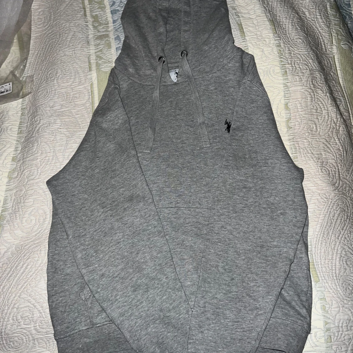 Grå hoodie från U.S. Polo Assn. - 1