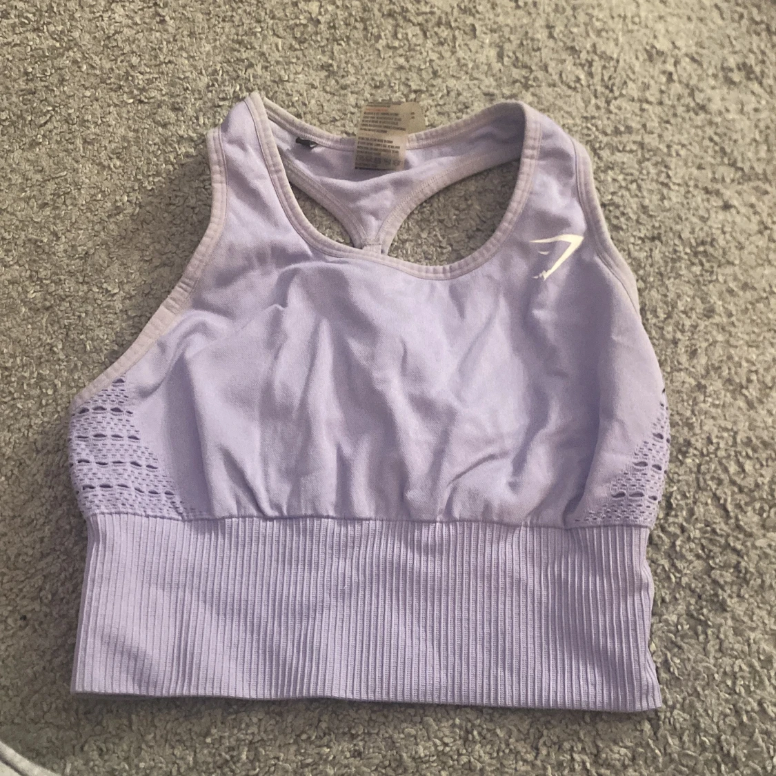 Ljuslila sporttopp från Gymshark