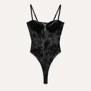 Svart spetskorsett med blommönster - så snygg spets body med sammetsdetaljer, nyskick 