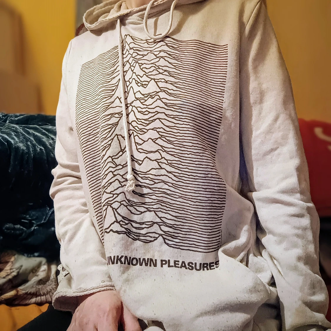 Vit/Beige hoodie med Joy Division-tryck