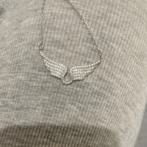 Silvrigt halsband - Jättefint men använder guld numera