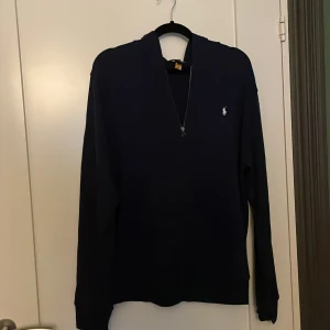 Ralph lauren zip hoodie  - Skriv om men frågor eller information 