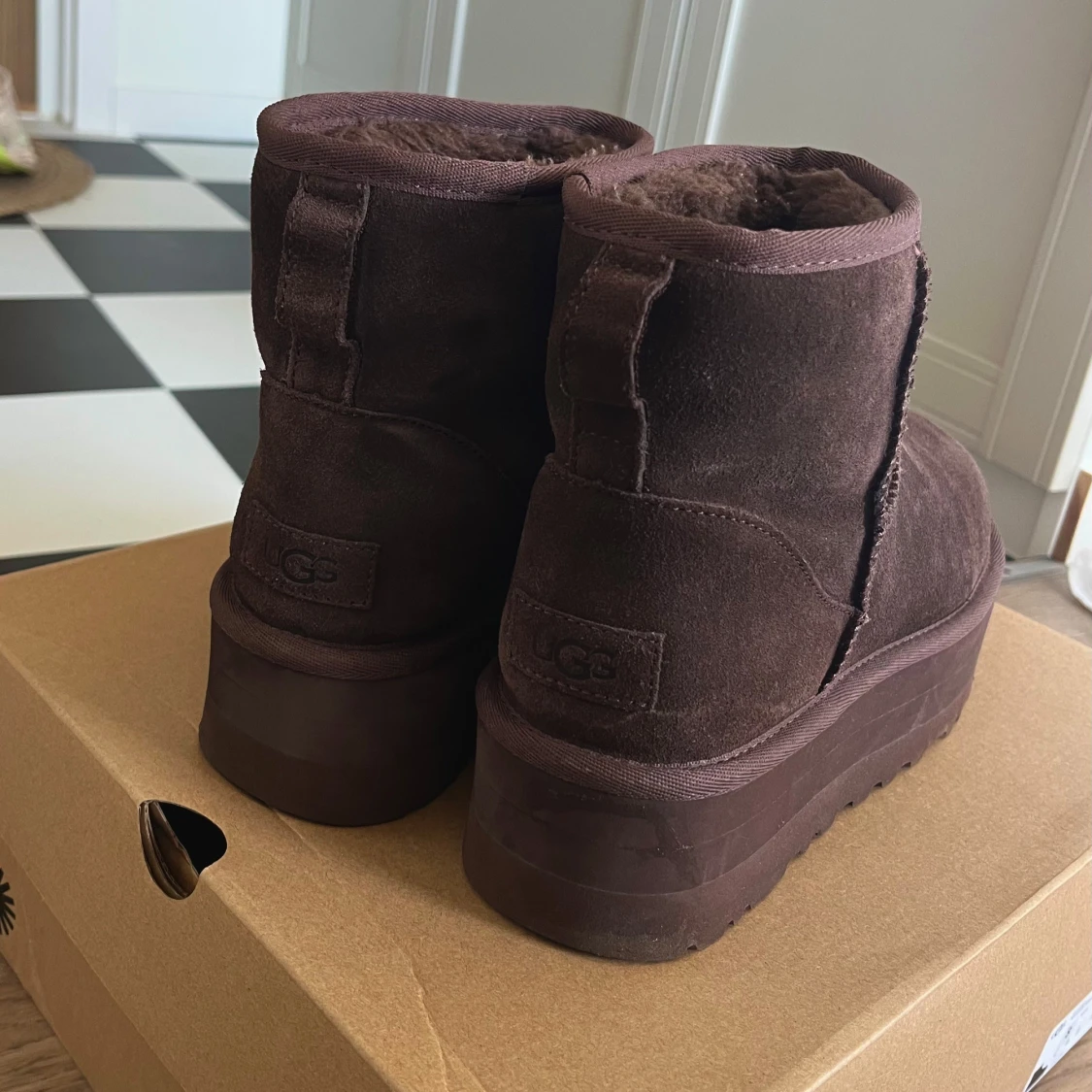 UGG - Classic mini platform