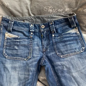 Diesel Industry jeans  - Säljer suuuuper snygga diesel vintage jeans åt en kompis så har tyvärr inga bilder med dom på💓måtten är: midjan 36 cm och innerbenslängden: 78/79 cm 