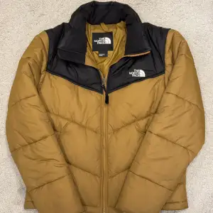 Märke: The North Face Storlek: S Färg: Brun och Svart Skick: Mycket bra skick