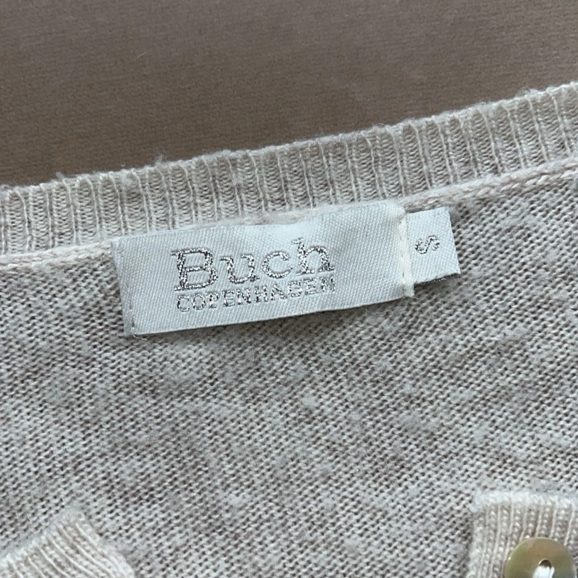 Säljer denna kofta från buch - 93