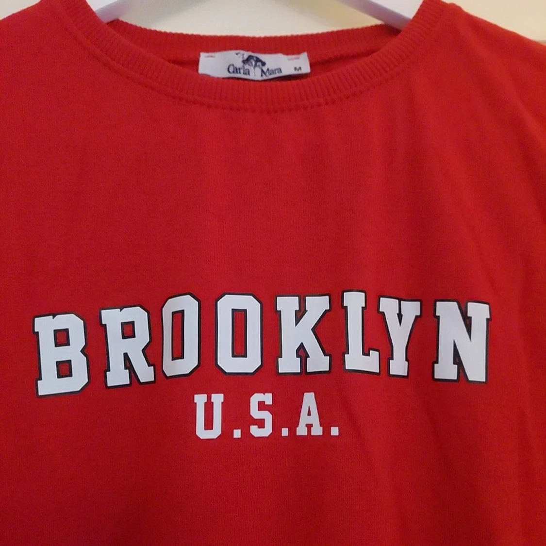 Röd sweatshirt med Brooklyn-tryck - 91